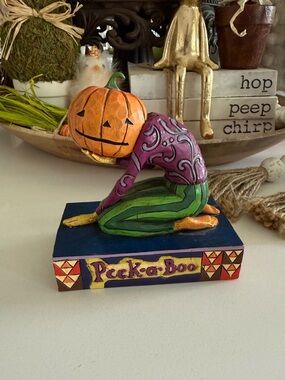 Jim Shore Peek-a-Boo Pumpkin Figurine 4005339